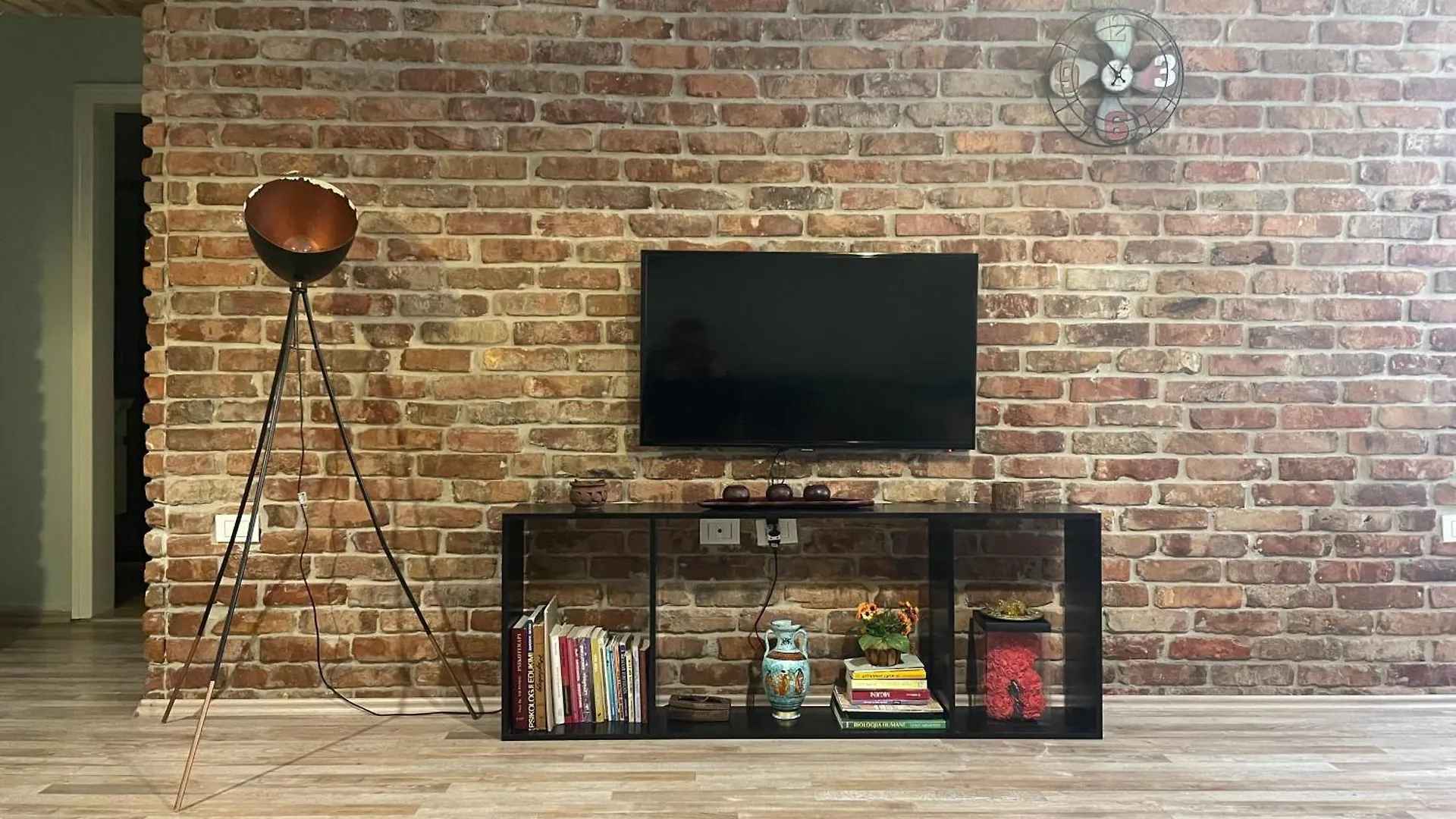 Bricks Apartment Near Pazari I Ri Tirana